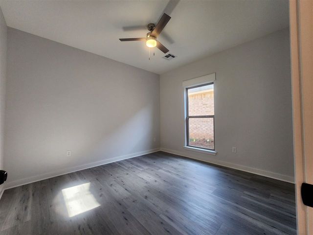 6917 NW Silver Creek Cir, Lawton, OK 73505