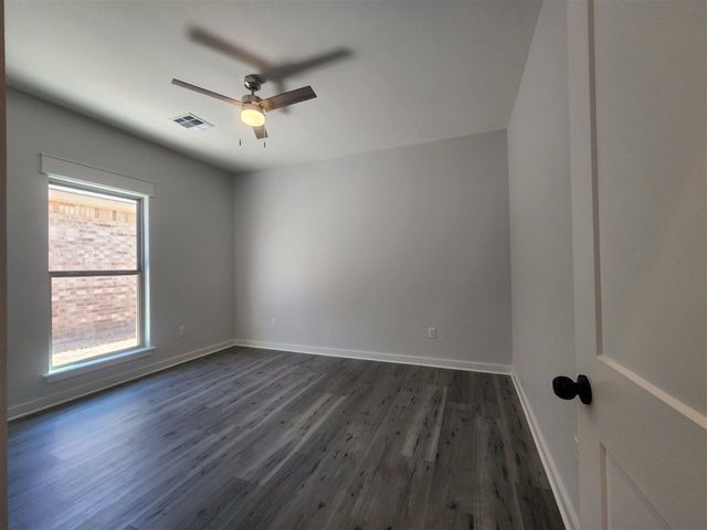 6917 NW Silver Creek Cir, Lawton, OK 73505