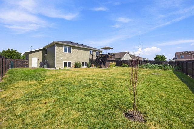 1829 43rd Avenue S, Moorhead, MN 56560
