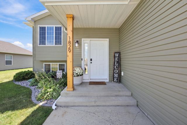 1829 43rd Avenue S, Moorhead, MN 56560