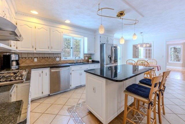 29 Stoneybrook Cir., Andover, MA 01810