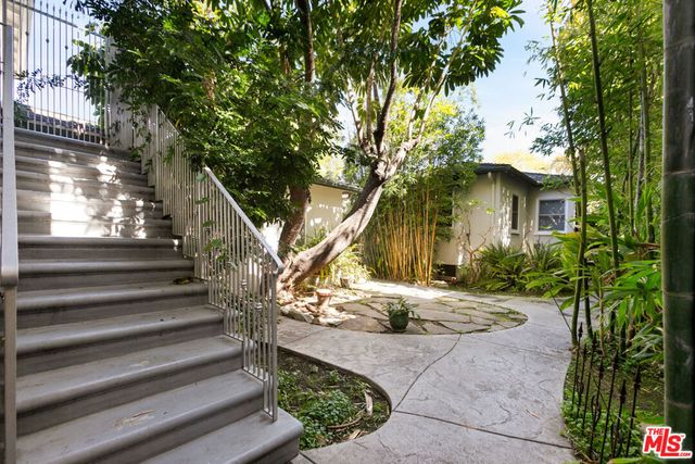 1453 Centinela Avenue, Santa Monica, CA 90404