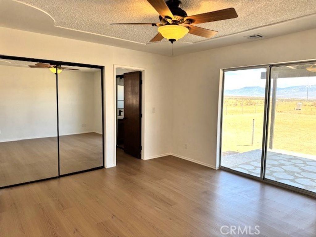 Image 11 of property listing at 36749 Esaw, Lucerne Valley, CA 92356