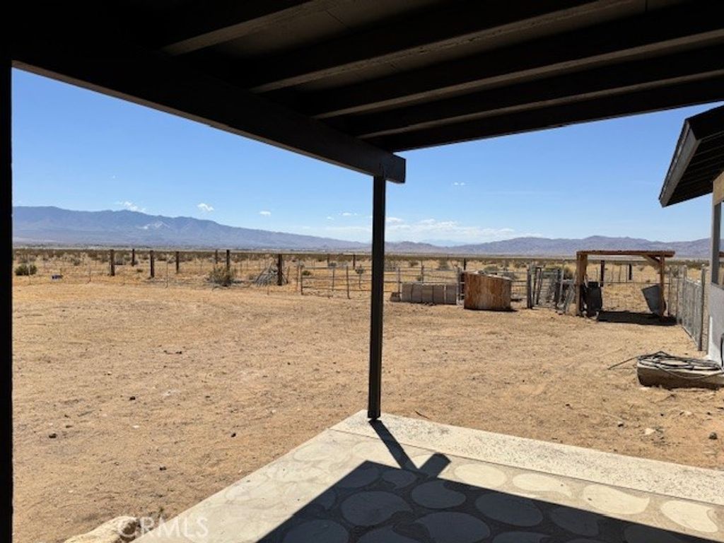 Image 16 of property listing at 36749 Esaw, Lucerne Valley, CA 92356