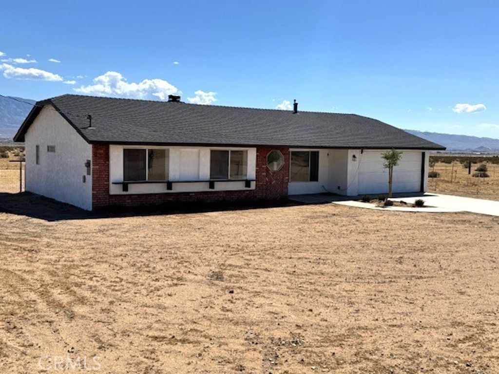 Image 2 of property listing at 36749 Esaw, Lucerne Valley, CA 92356
