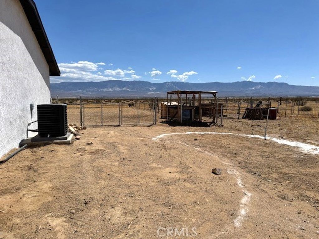 Image 21 of property listing at 36749 Esaw, Lucerne Valley, CA 92356