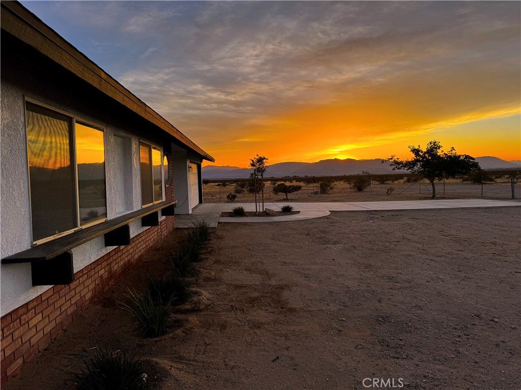 Image 3 of property listing at 36749 Esaw, Lucerne Valley, CA 92356