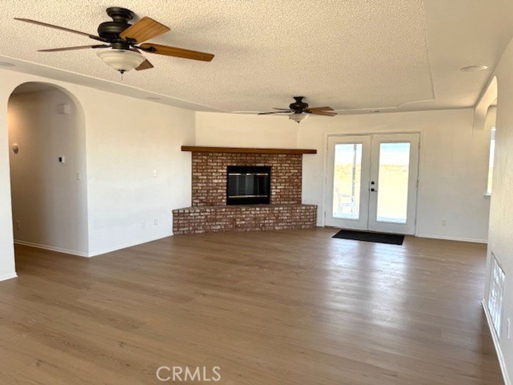 Image 4 of property listing at 36749 Esaw, Lucerne Valley, CA 92356