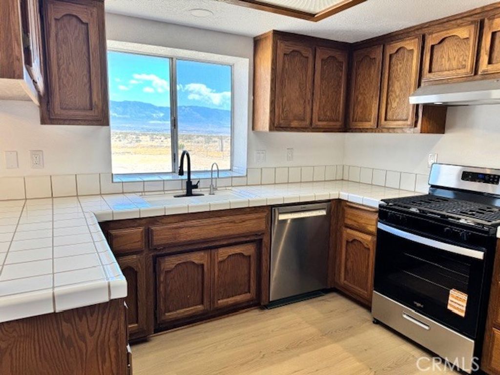 Image 7 of property listing at 36749 Esaw, Lucerne Valley, CA 92356