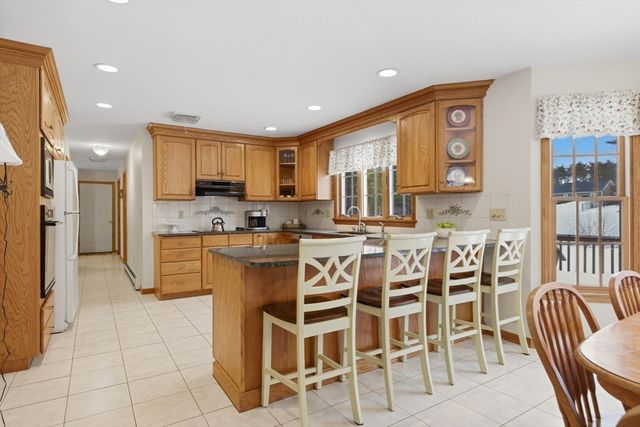 11 Satucket Tr, Bridgewater, MA 02324