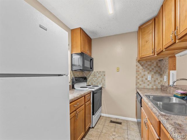 10473 Corbeil Drive, Creve Coeur, MO 63146