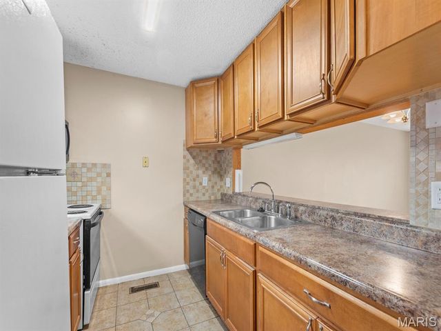 10473 Corbeil Drive, Creve Coeur, MO 63146