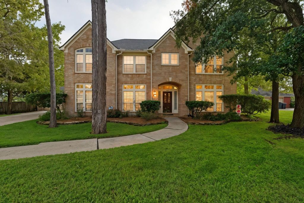 603 Forest Bend Lane, Friendswood, TX 77546
