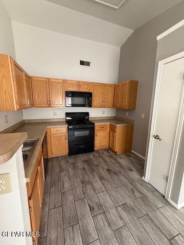 14044 Peter Noyes Drive, Horizon City, TX 79928