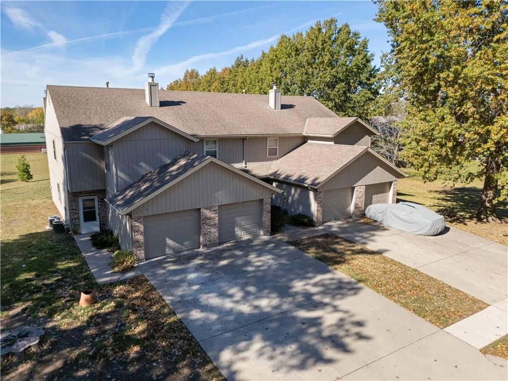 116-122 NE Greystone Drive, Lee's Summit, MO 64086