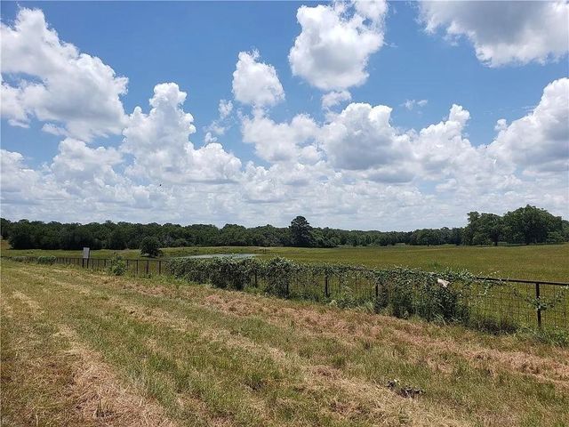 21741 E Interstate 10, Luling, TX 78648