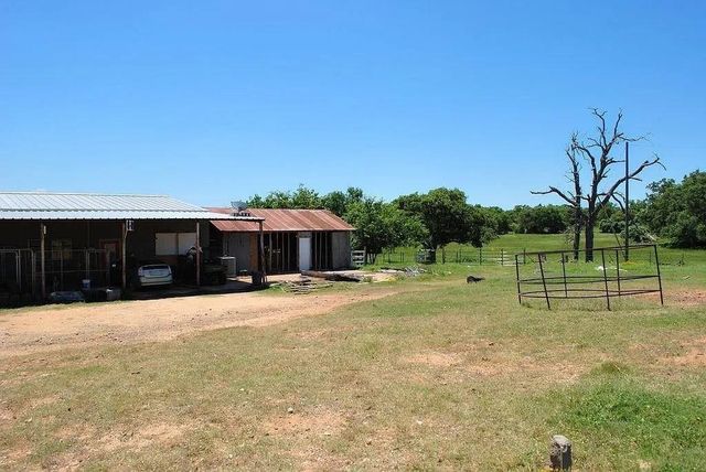 21741 E Interstate 10, Luling, TX 78648