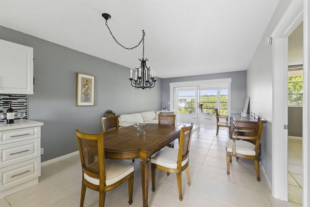 2951 NW 46th Avenue 407, Lauderdale Lakes, FL 33313