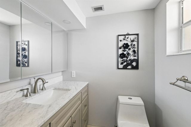 2951 NW 46th Avenue 407, Lauderdale Lakes, FL 33313