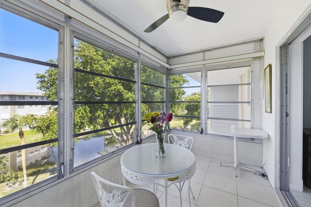2951 NW 46th Avenue 407, Lauderdale Lakes, FL 33313
