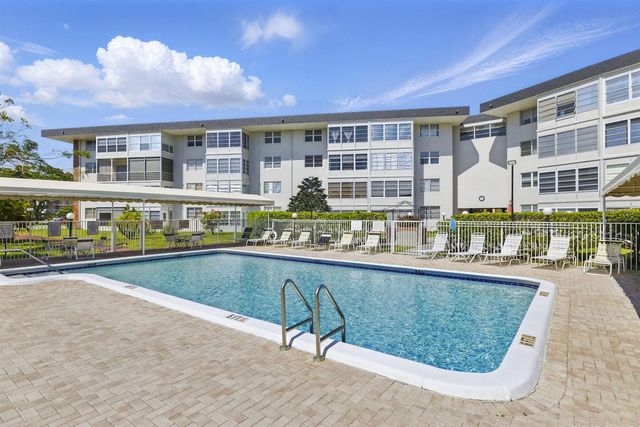 2951 NW 46th Avenue 407, Lauderdale Lakes, FL 33313