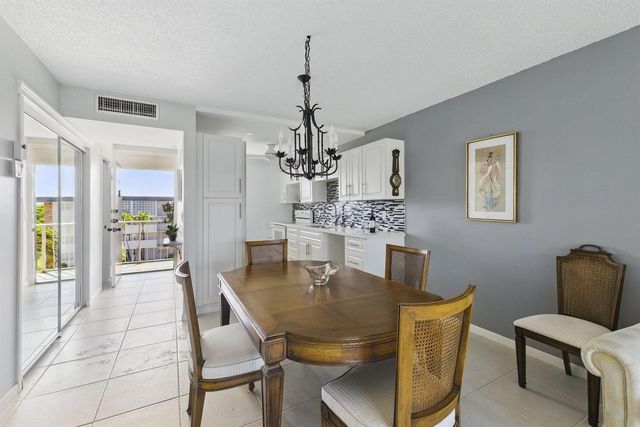 2951 NW 46th Avenue 407, Lauderdale Lakes, FL 33313