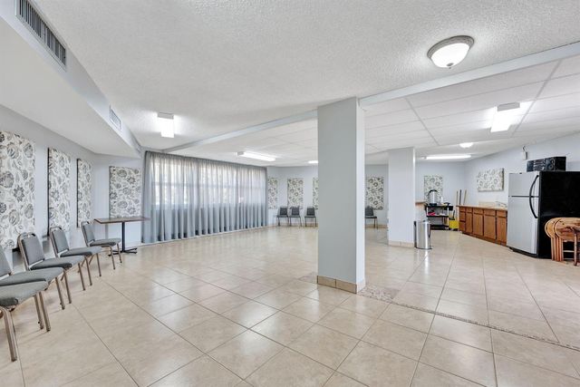 2951 NW 46th Avenue 407, Lauderdale Lakes, FL 33313