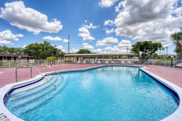 2951 NW 46th Avenue 407, Lauderdale Lakes, FL 33313