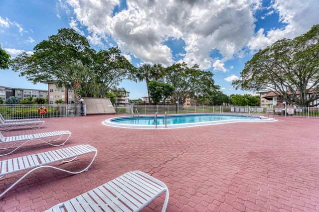 2951 NW 46th Avenue 407, Lauderdale Lakes, FL 33313