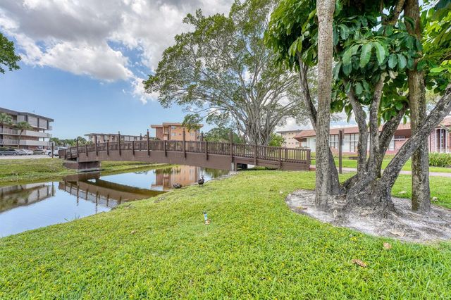 2951 NW 46th Avenue 407, Lauderdale Lakes, FL 33313