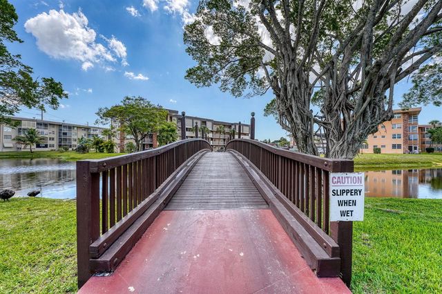 2951 NW 46th Avenue 407, Lauderdale Lakes, FL 33313