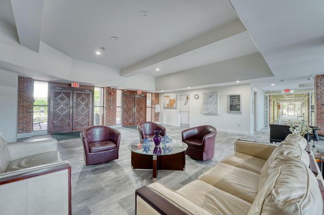 2951 NW 46th Avenue 407, Lauderdale Lakes, FL 33313