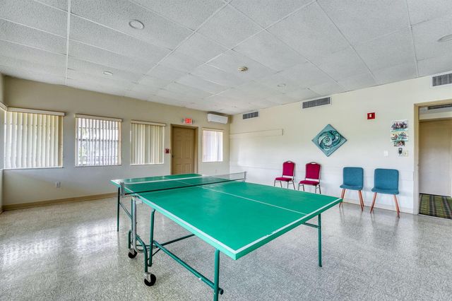 2951 NW 46th Avenue 407, Lauderdale Lakes, FL 33313