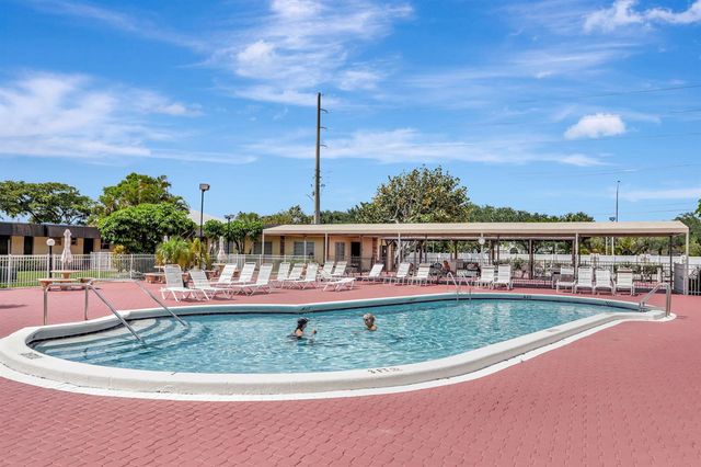 2951 NW 46th Avenue 407, Lauderdale Lakes, FL 33313