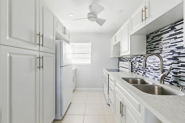 2951 NW 46th Avenue 407, Lauderdale Lakes, FL 33313