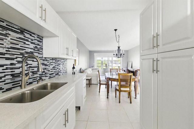 2951 NW 46th Avenue 407, Lauderdale Lakes, FL 33313