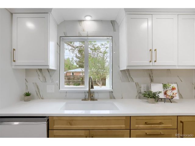 909 E 9th Ave, Broomfield, CO 80020