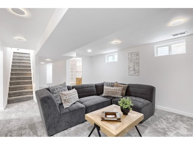 909 E 9th Ave, Broomfield, CO 80020