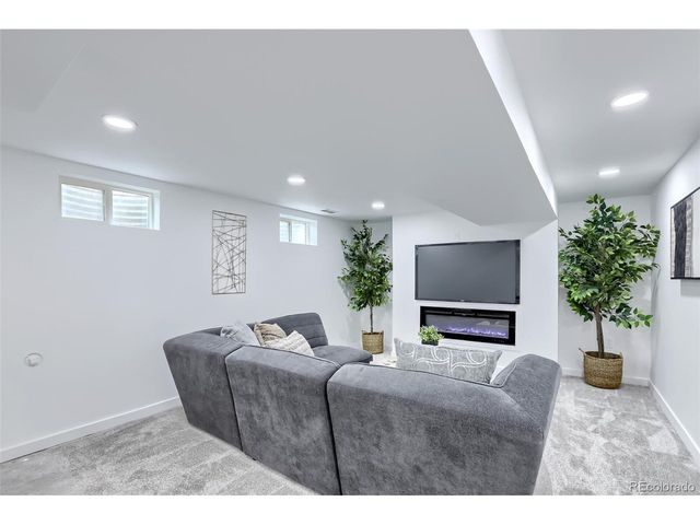 909 E 9th Ave, Broomfield, CO 80020