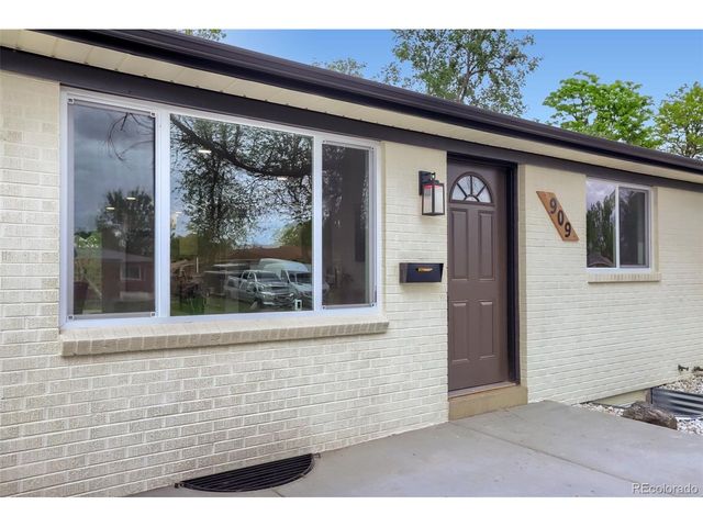 909 E 9th Ave, Broomfield, CO 80020
