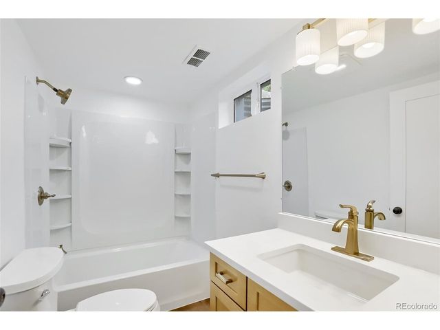 909 E 9th Ave, Broomfield, CO 80020