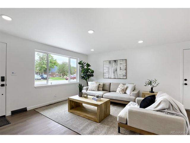 909 E 9th Ave, Broomfield, CO 80020