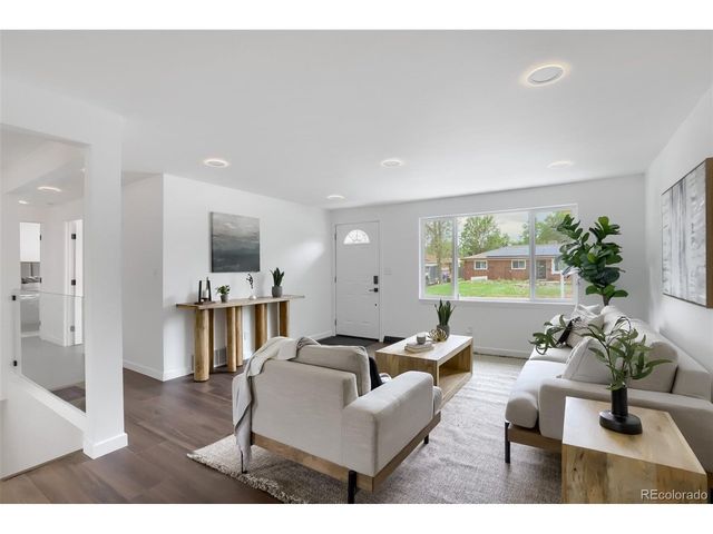 909 E 9th Ave, Broomfield, CO 80020