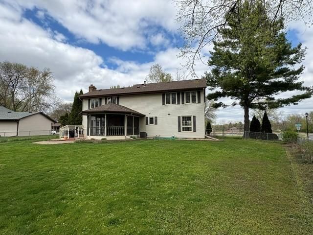 10444 Quaker Lane N, Maple Grove, MN 55369