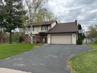 10444 Quaker Lane N, Maple Grove, MN 55369