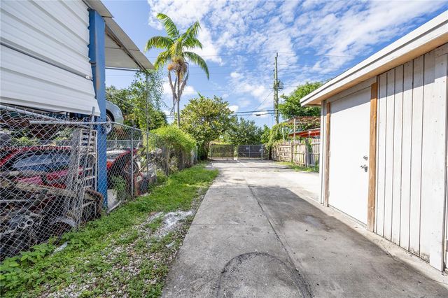 4151 W Hallandale Beach Blvd, West Park, FL 33023