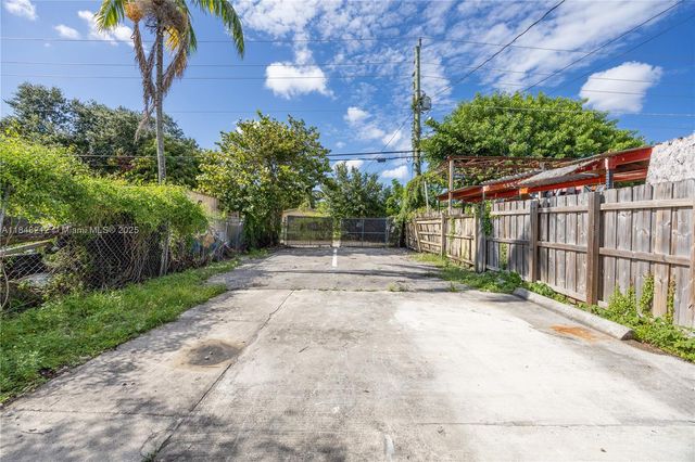 4151 W Hallandale Beach Blvd, West Park, FL 33023