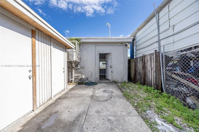 4151 W Hallandale Beach Blvd, West Park, FL 33023