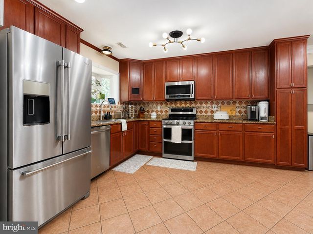 13325 POCOMOKE CT, Woodbridge, VA 22192