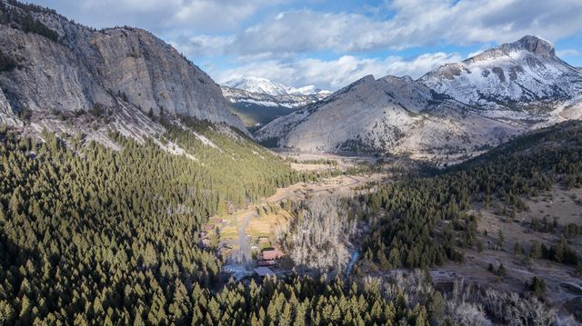 8571 Sun Canyon Lodge Road, Augusta, MT 59410